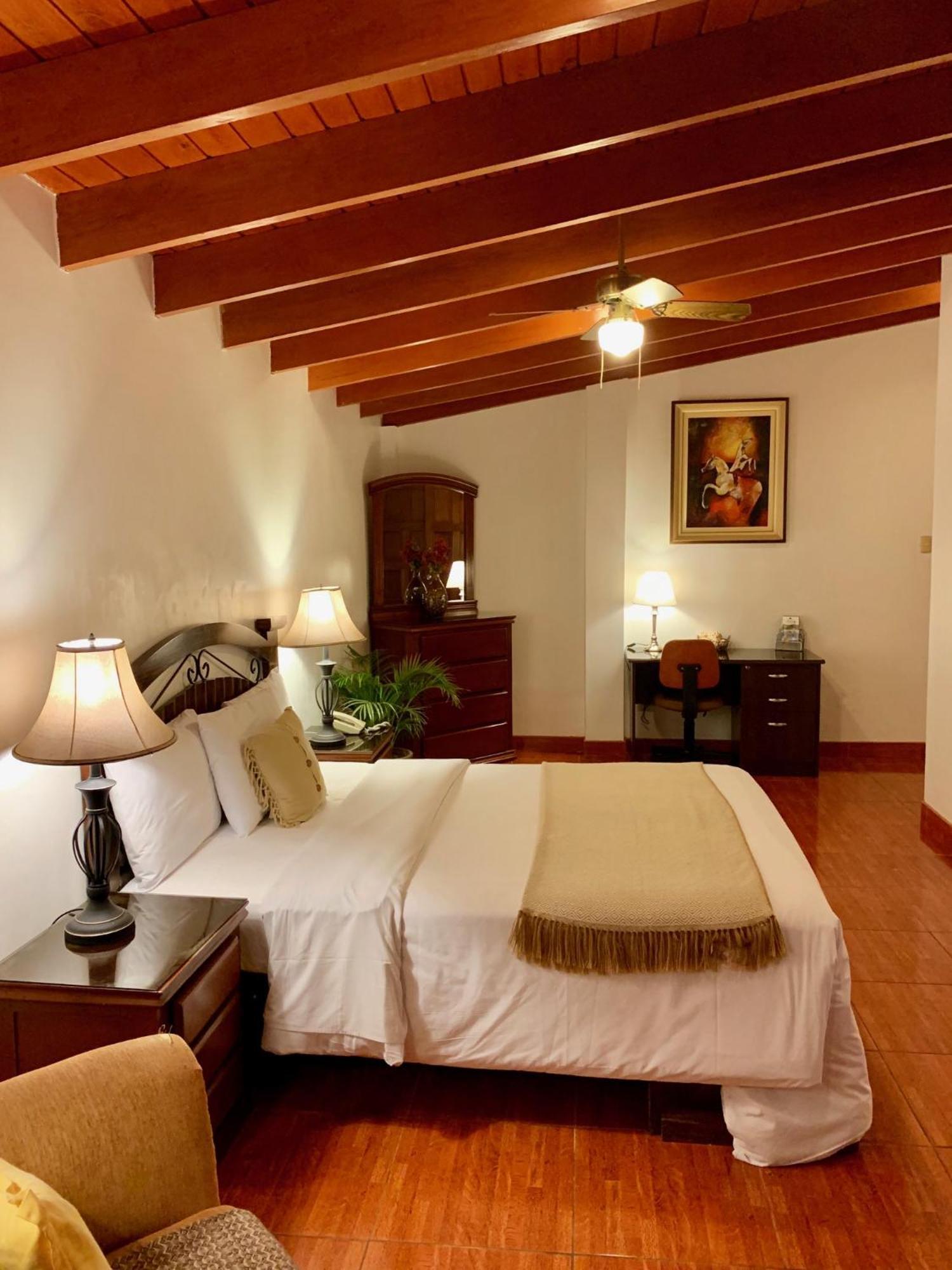 Casa Bella Boutique San Isidro Hotel